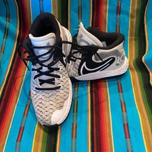 Nike KD Trey 5 Basketball Shoes Mens size 5.5